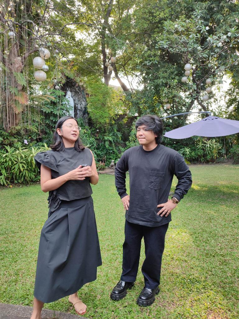 officialpiph's tweet photo. ATM: PiPh's Creative Director, @elynevillamor and Vincentiments/Viva's Direk Darryl Yap face to face interview.
#MoM
#PIPHxMoM
#PIPHLiveUpdates
#PIPH
#PeoplesInitiativePH
#BreakingNews
#MartyrOrMurderer https://t.co/TFHELKipME