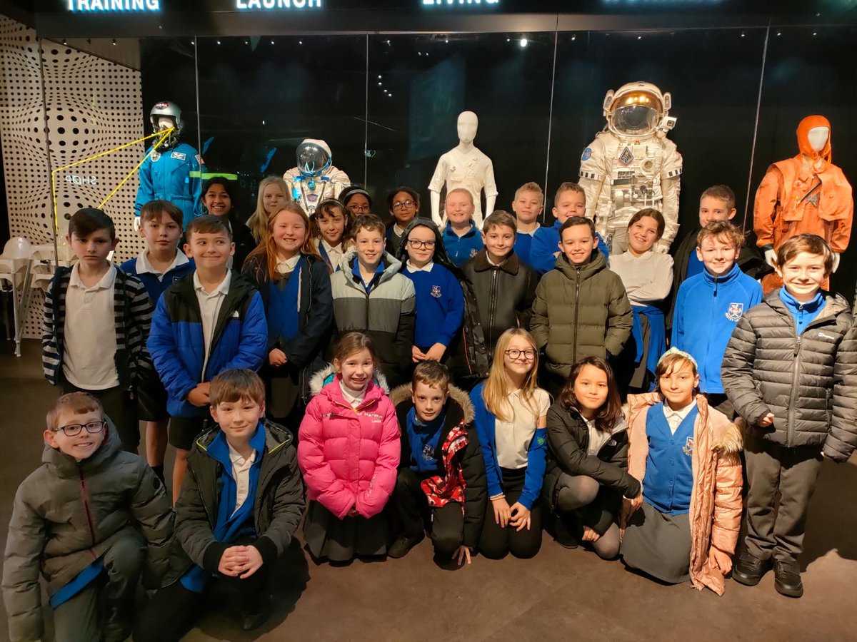latimerprimary's tweet image. #ClassEH had such a fantastic day out at @spacecentre yesterday! We built our own rockets and saw a real rocket too! #LatimerScience