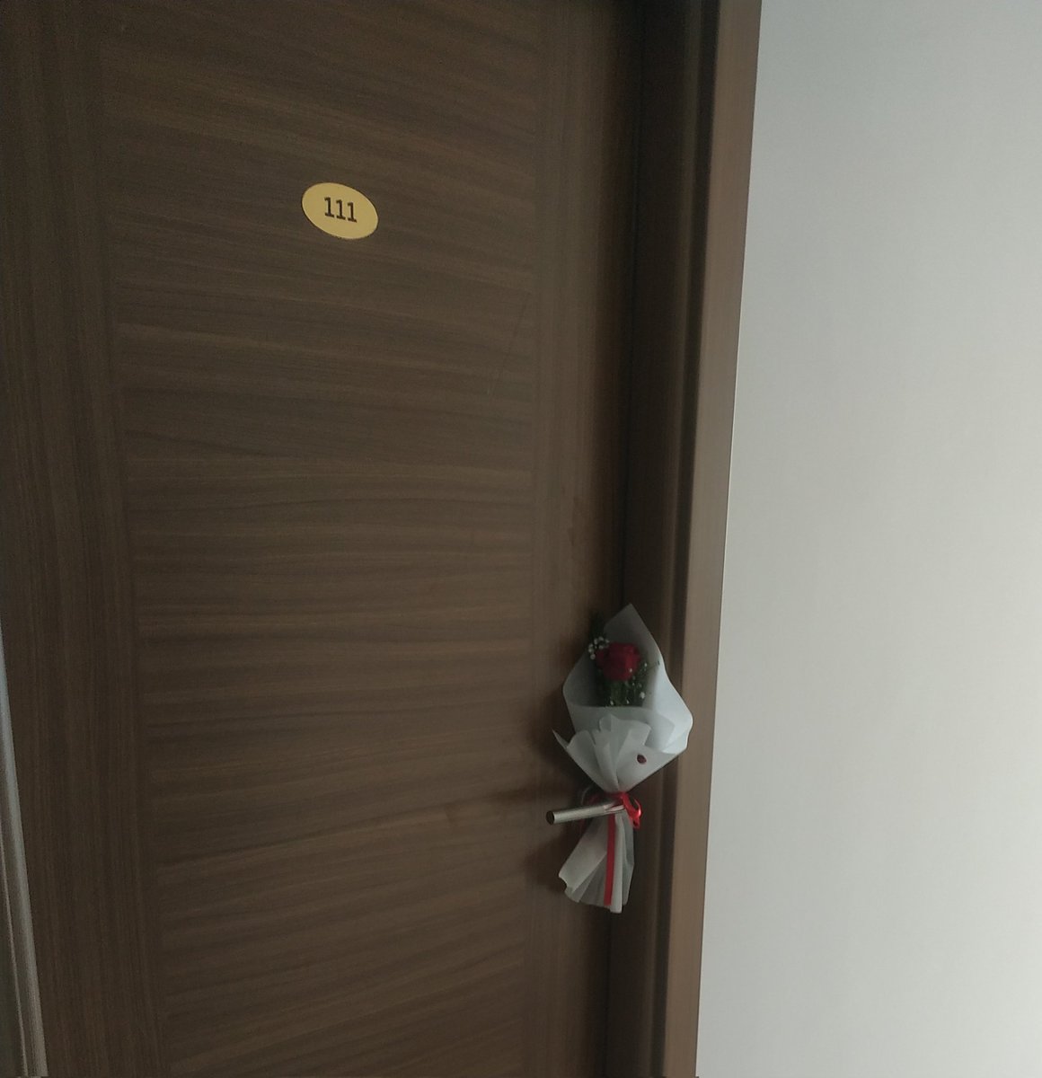 AsoNarman's tweet photo. Dünya Kadınlar Günü Dolayısıyla Kurumumuzdaki Kadın Misafirlerimizin oda kapılarına kutlama çiçekleri bırakıldı.Mutlu olmaları dileğiyle...
@arcaklioglu 
@MemNarman 
@Erzurum_Mem 
@OzilLevent 
@YldrmEmrah https://t.co/w4tkORdDSw