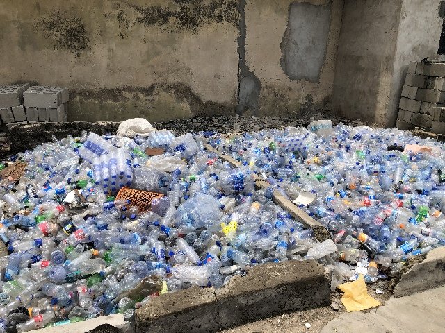 SOUQNewsTV's tweet photo. Clips from Souq News visit  to MORIT INTERNATIONAL SCHOOL, a school where students pay school fees with plastic bottle (pep bottles).

follow us a @SUQTVOFFICIAL 
For full documentary report as the story develops.

@DashingFred 
@oteri_alexander 
@FaceOfAj https://t.co/AF1AbyrKh5