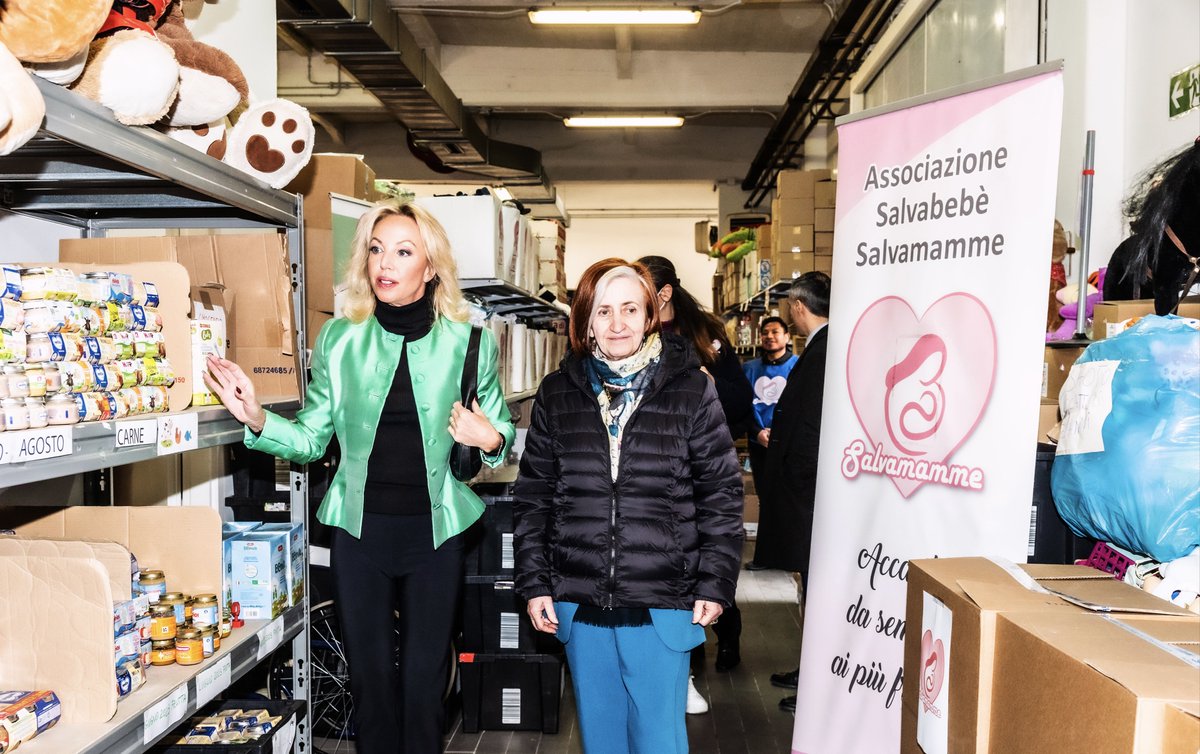 RealCasaBorbone's tweet photo. Giornata internazionale della donna: da S.A.R. la Principessa Camilla di Borbone delle Due Sicilie e Ordine Costantiniano un aiuto concreto a Salvamamme

#realcasadiborbone #womensday  #unwomenforpeace #festadelladonna #crocerossaitaliana #italianredcross #constantinianorder https://t.co/rFm7e99B2G