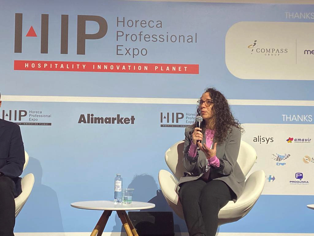 tunstall_es's tweet photo. 🗣️ @MirenBagues: "Es necesario moverse hacia un modelo relacional colaborativo conformado por una red de servicios especializados en el hogar" #congresodependencia #depenalihip23 https://t.co/BYtJopWMiE