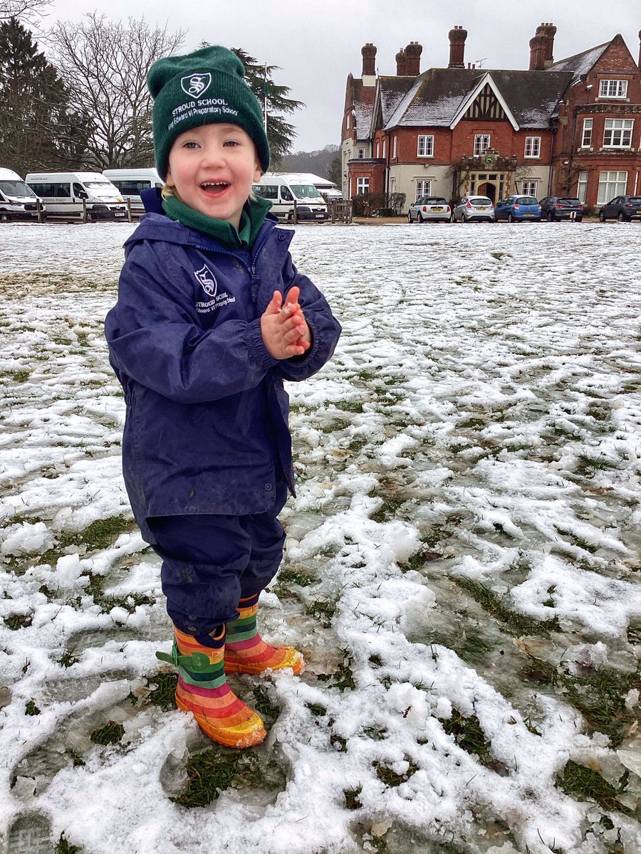 KESPreparatory's tweet photo. #StroudEY made the most of the snow this morning. The excitement was palpable as the children arrived this morning, there was only one thing to do - get outside! Footprints, snowballs and even a snowman were created. #StroudSchool #snow #StroudOutdoors https://t.co/11pYh551RI