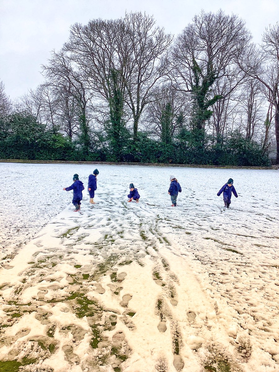 KESPreparatory's tweet photo. #StroudEY made the most of the snow this morning. The excitement was palpable as the children arrived this morning, there was only one thing to do - get outside! Footprints, snowballs and even a snowman were created. #StroudSchool #snow #StroudOutdoors https://t.co/11pYh551RI