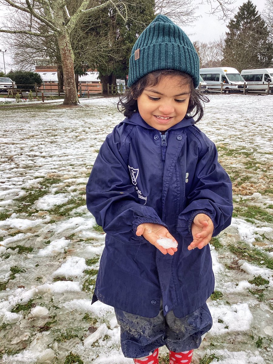 KESPreparatory's tweet photo. #StroudEY made the most of the snow this morning. The excitement was palpable as the children arrived this morning, there was only one thing to do - get outside! Footprints, snowballs and even a snowman were created. #StroudSchool #snow #StroudOutdoors https://t.co/11pYh551RI