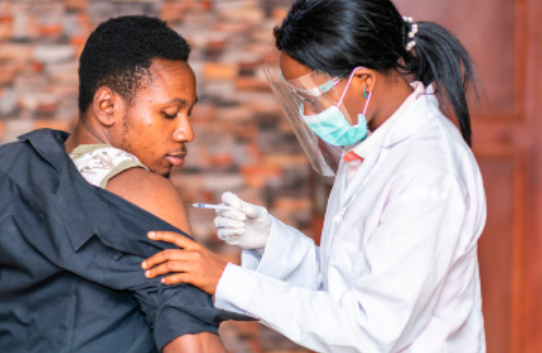 BMCMedicine's tweet photo. Modelling collaboration from @markjit @LSHTM @rozeggo @cmmid_lshtm @just_nonvignon @AfricaCDC @AnnaVassall @cap1024 et al.  Assessing the impacts of COVID-19 vaccination programmes in 27 African countries: https://t.co/OV78AgNndE https://t.co/UYmFjgwXGb