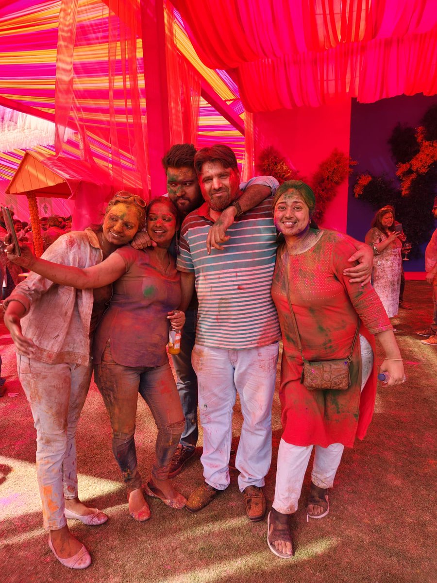 ImranKhanINC's tweet photo. Every festival gives the message of goodness, let's spread the colors of kindness and love on Holi in the same way and leave your bad habits and adopt the colors of goodness and truth.
#HappyHoli2023
#HappyHoli https://t.co/AdIZVe5CjC