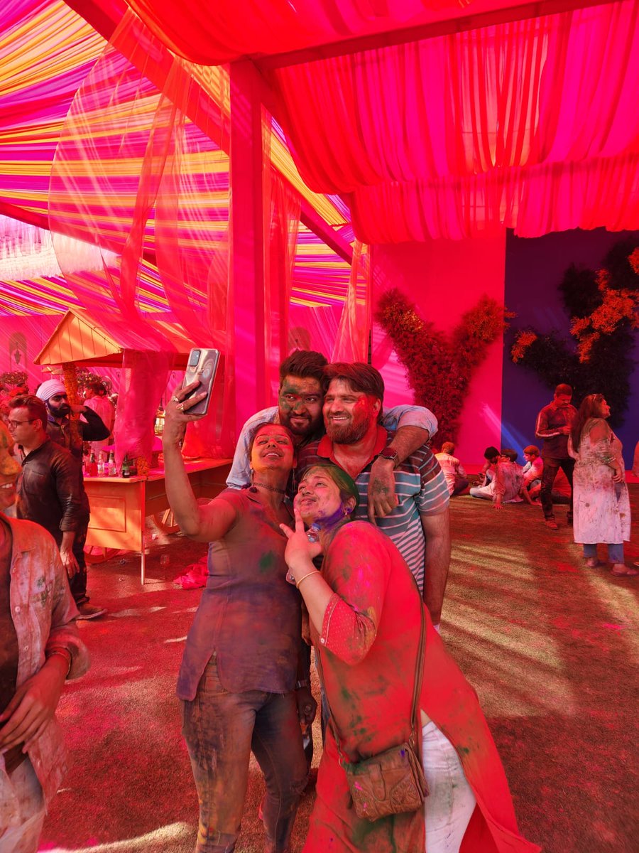 ImranKhanINC's tweet photo. Every festival gives the message of goodness, let's spread the colors of kindness and love on Holi in the same way and leave your bad habits and adopt the colors of goodness and truth.
#HappyHoli2023
#HappyHoli https://t.co/AdIZVe5CjC