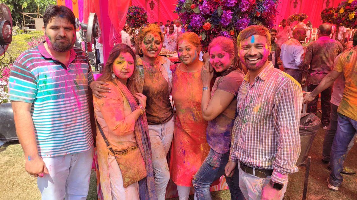 ImranKhanINC's tweet photo. Every festival gives the message of goodness, let's spread the colors of kindness and love on Holi in the same way and leave your bad habits and adopt the colors of goodness and truth.
#HappyHoli2023
#HappyHoli https://t.co/AdIZVe5CjC