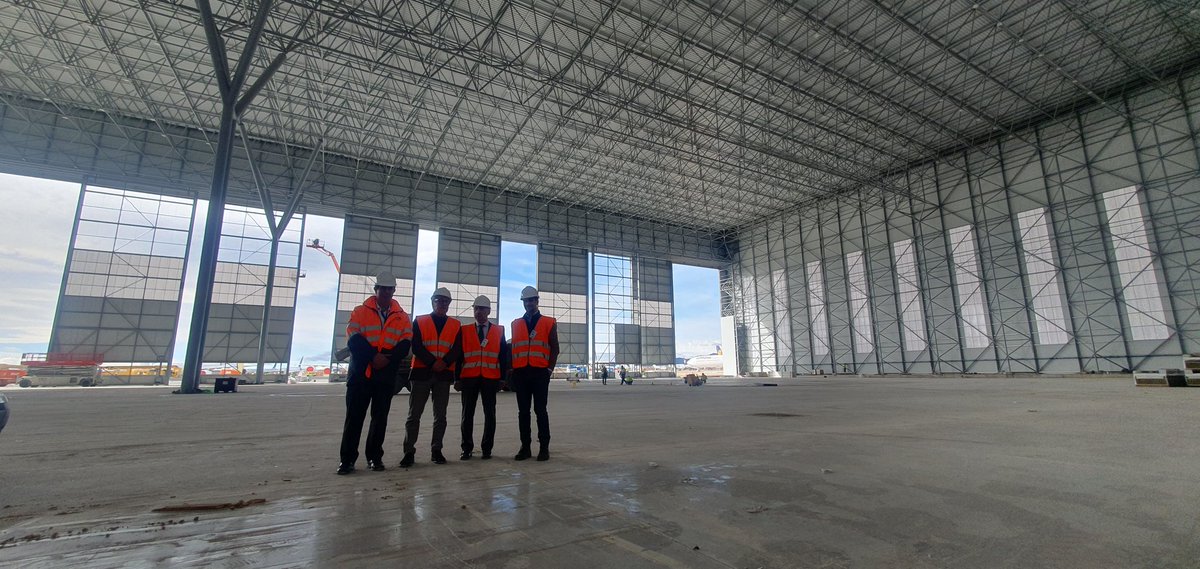 aeropuerteruel's tweet photo. Reunidos con José Ignacio Jiménez @jmenezmovilidad  y DG Transportes @GregorioBriz  @GobAragon y Director aeropuerto de Teruel @aeropuerteruel @aibrah https://t.co/8K3smniUjo
