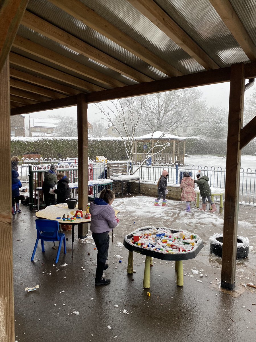 Miss Thomas tweet media