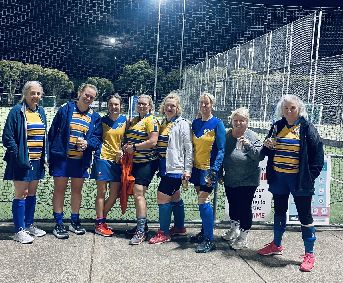 Perfect end to #IWD2023 with these wonderful women. <a href="/YarraValleyHC/">Yarra Valley HC</a>  #hockeymakesmehappy