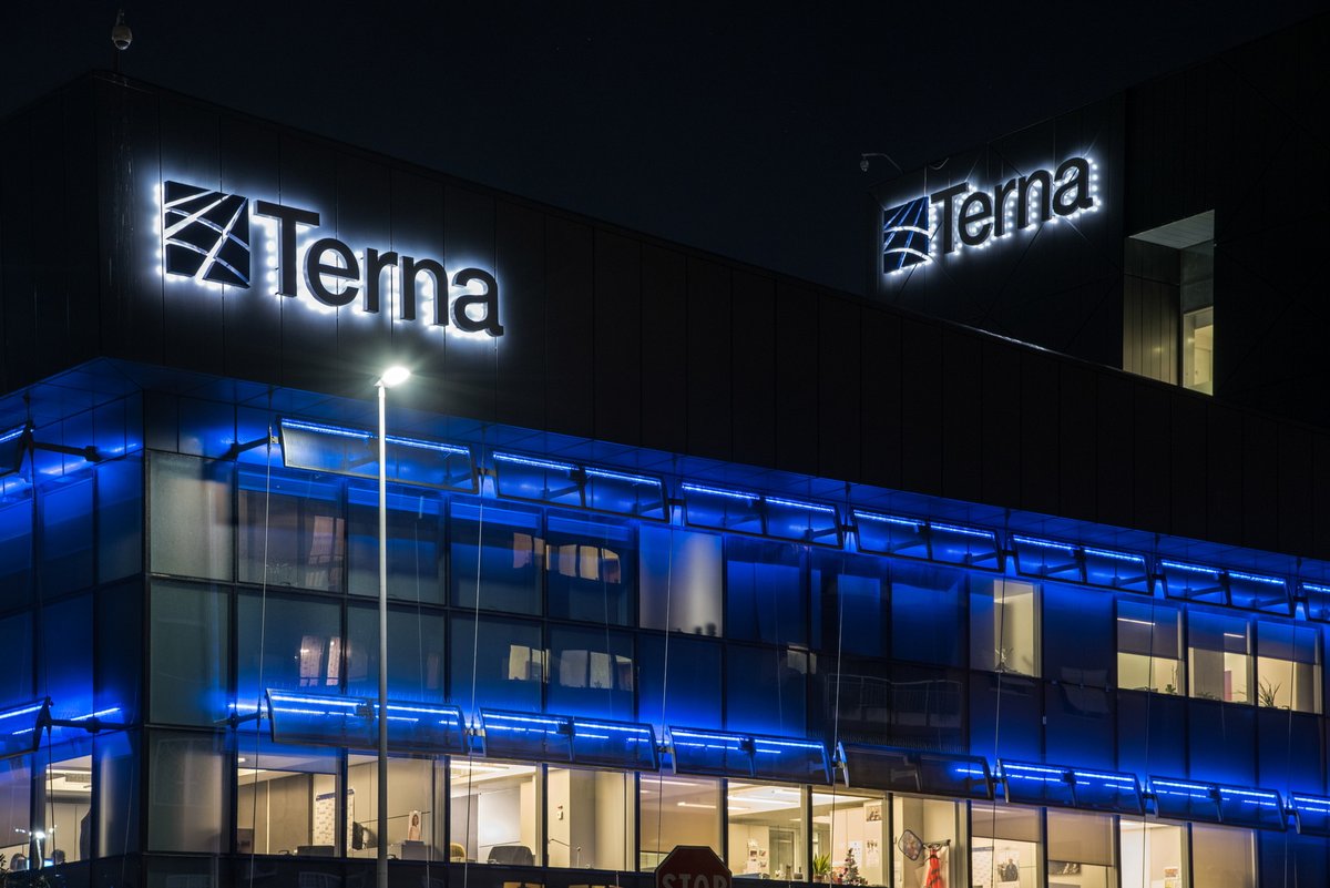 #8Marzo #Terna, in collaborazione con <a href="/sistech/">Sistech</a>, offre otto borse di studio in ambito #STEM a donne rifugiate. Con il programma #Boost, l’azienda conferma l'impegno al raggiungimento della parità di genere. #GiornataInternazionaledeiDirittidellaDonna👉 bit.ly/3ZOpJxL