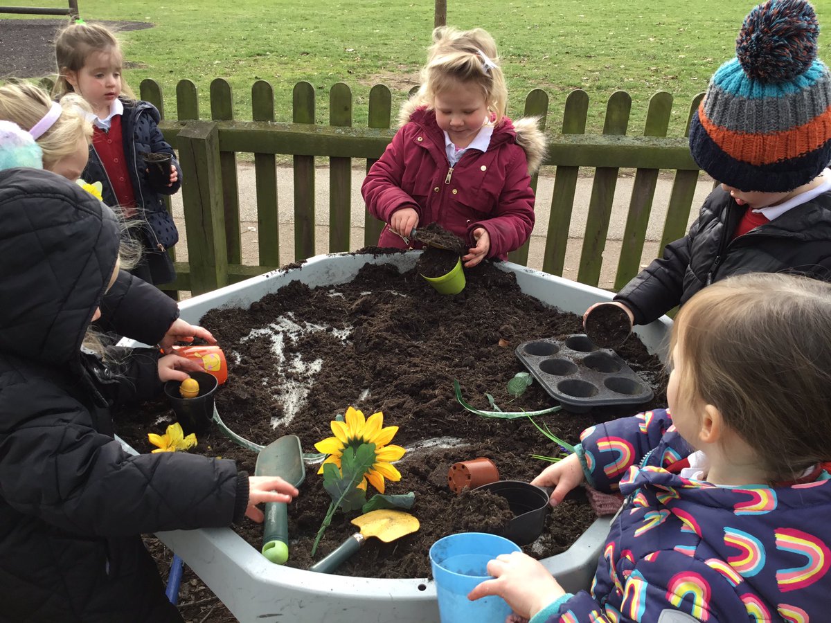 NurseryOPS's tweet image. The children are talking about the soil and how to plant flowers! #opsscience #commuicationandlanguage