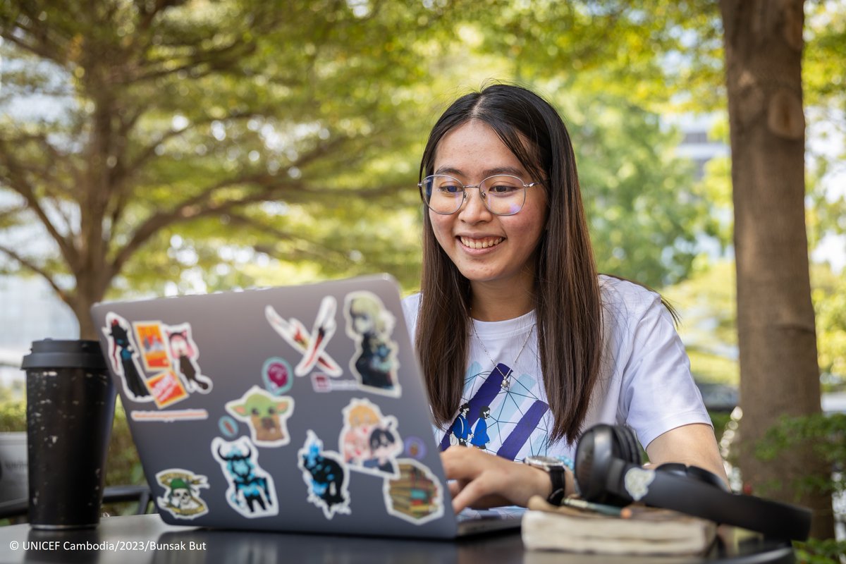 UNICEFCambodia's tweet photo. Happy #InternationalWomensDay π€ βοΈ!
Vicheda has become a tech π₯οΈ pioneer and #GenerationFuture2022 young leader despite social norms discouraging girls from pursuing careers in tech.
Read why she's passionate about opening up technology to more girls. https://t.co/k6S6jyIgbr https://t.co/dt5MupppNb