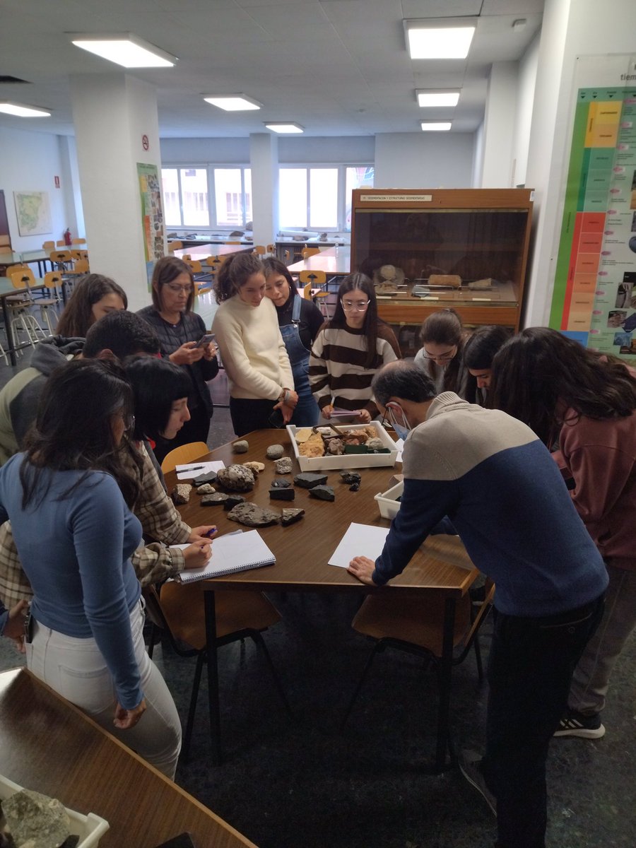 geolimad's tweet image. Geolímpicos madrileños  #geolimad2023 preparándose para la Olimpiada Nacional de Geología #olimpiadageología 🦾🦾🦾 #geologia @aepect @geologicasUCM