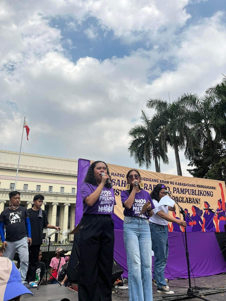 AnakbayanFEUIAS's tweet photo. ABANTE, BABAE! PALABAN, MILITANTE! 

TIGNAN: Nagsama-sama ngayon umaga, Martso 8, ang iba't ibang progresibong grupo at organisasyon upang ipagdiriwang ang Pandaigdigan Araw ng Kababaihang Anakpawis. Bitbit nila rito ang panawagan sa Sahod, Trabaho at Karapatan. https://t.co/xavHlWZLPV