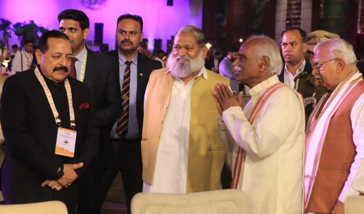 जब ताऊडू में रोड ऐक्सिडेंट में SP की मृत्यु हुई थी तब <a href="/anilvijminister/">Anil Vij Ambala Cantt Haryana, India</a>
जी आपने कहा था की "मेरा SP मारा गया है।" इस बदले की भावना से आपने मेवात के घर में पुलिस को भेज दी थीं। सर, नासिर और जुनैद किसी के अपने नही थे क्या? 
#गौरक्षक_ही_गौतस्कर_हैं