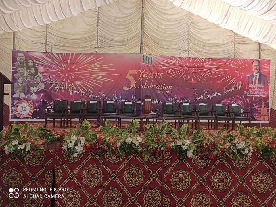 SyedaViews's tweet photo. وفاقی وزیر احسن اقبال تقریب سے خطاب کر رہے ہیں یہ تقریب نارووال یونیورسٹی کے پانچ سال مکمل ہونے پر مرتب کی گئی ہے اس تقریب سے خطاب کرتے ہوئے ان کا کہنا تھا کہ ان کا مقصد ہمیشہ تعلیم کو عام کرنا رہا ہے کہ ہر فرد تعلیم کو حاصل کرے
@betterpakistan
@PlanComPakistan
#5YearsofUoN https://t.co/toALjJB0Nn
