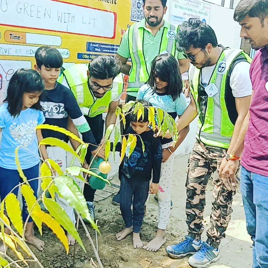 HUMANITYInTrust's tweet photo. Plantation Drive in Karchhana Prayagraj by Humanity India Trust in association with L&amp;T company safety department.
#plantation #savetheearth #humanityindiatrust #larsentoubro https://t.co/Yo6LHSfPXw