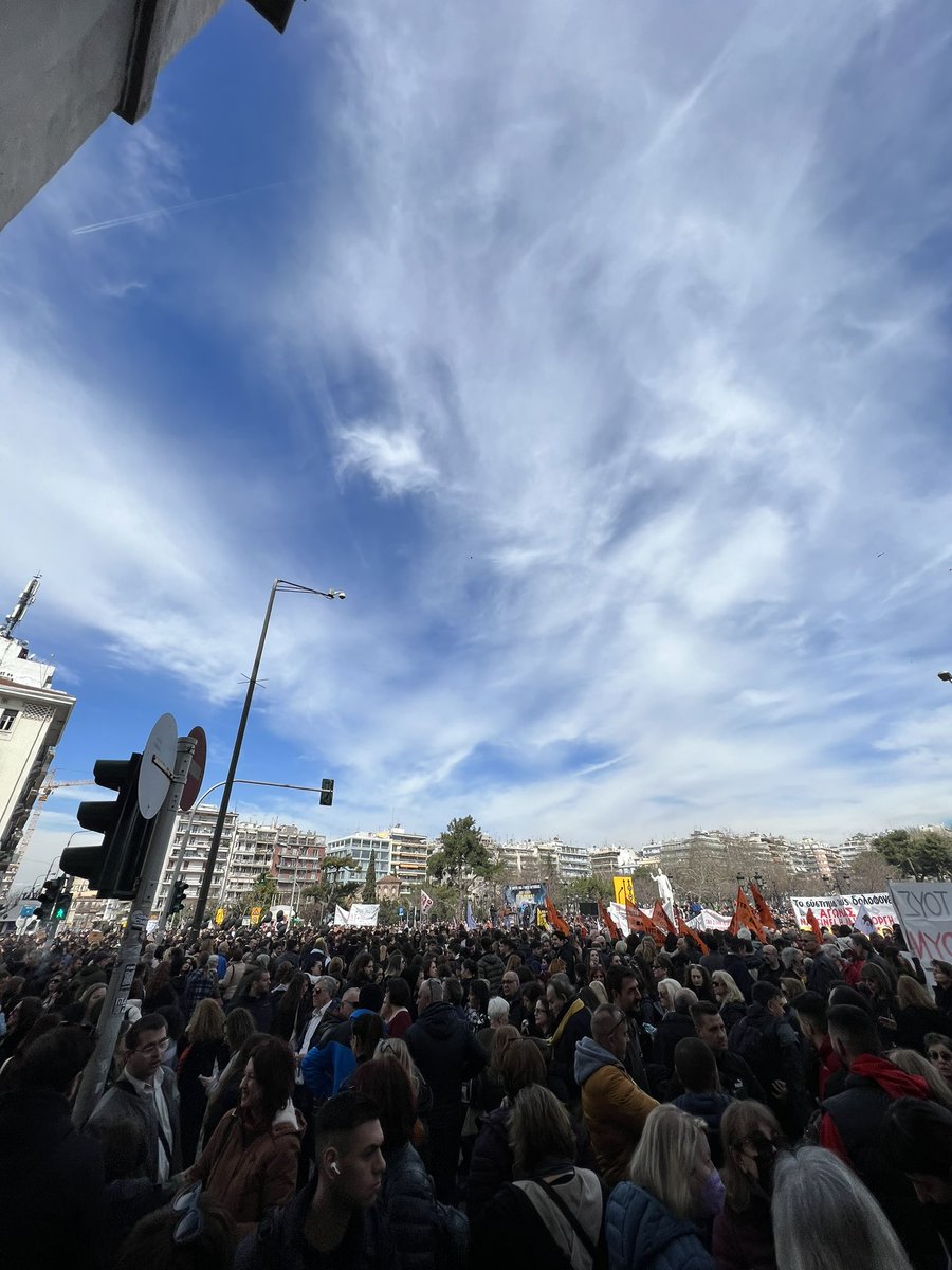 NickGiassakis's tweet photo. Χιλιάδες κόσμου στη Θεσσαλονίκη και ακόμα συγκεντρώνονται περισσότεροι #Απεργια8Μαρτη Όλοι στους δρόμους https://t.co/VP25ImNJ8j