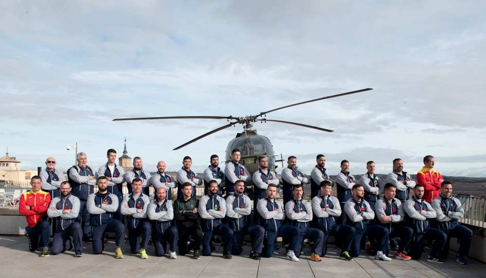 MuseoEjercito's tweet photo. La selección de #rugby de Defensa visita el Museo del Ejército, haciendo un alto en los entrenamientos que están realizando en la Academia de Infantería para la   preparación del 4º Campeonato mundial #militar @Defensagob @EjercitoTierra @guardiacivil https://t.co/zczUhV0Wz2