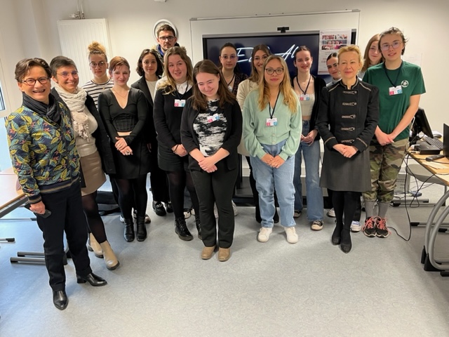 DSDEN_03's tweet photo. #JourneeDesFemmes #8mars2023 
Mme le @Prefet03 a organisé un temps d'échange au cours d'1 petit déjeuner en présence des jeunes femmes scolarisées, apprenties...
⏩témoignage de leurs perceptions de la thématique #EgaliteFH 
@banvillemoulins @Monnetyzeure 
@DSDEN_03 @acclermont https://t.co/JpzhdKaSou