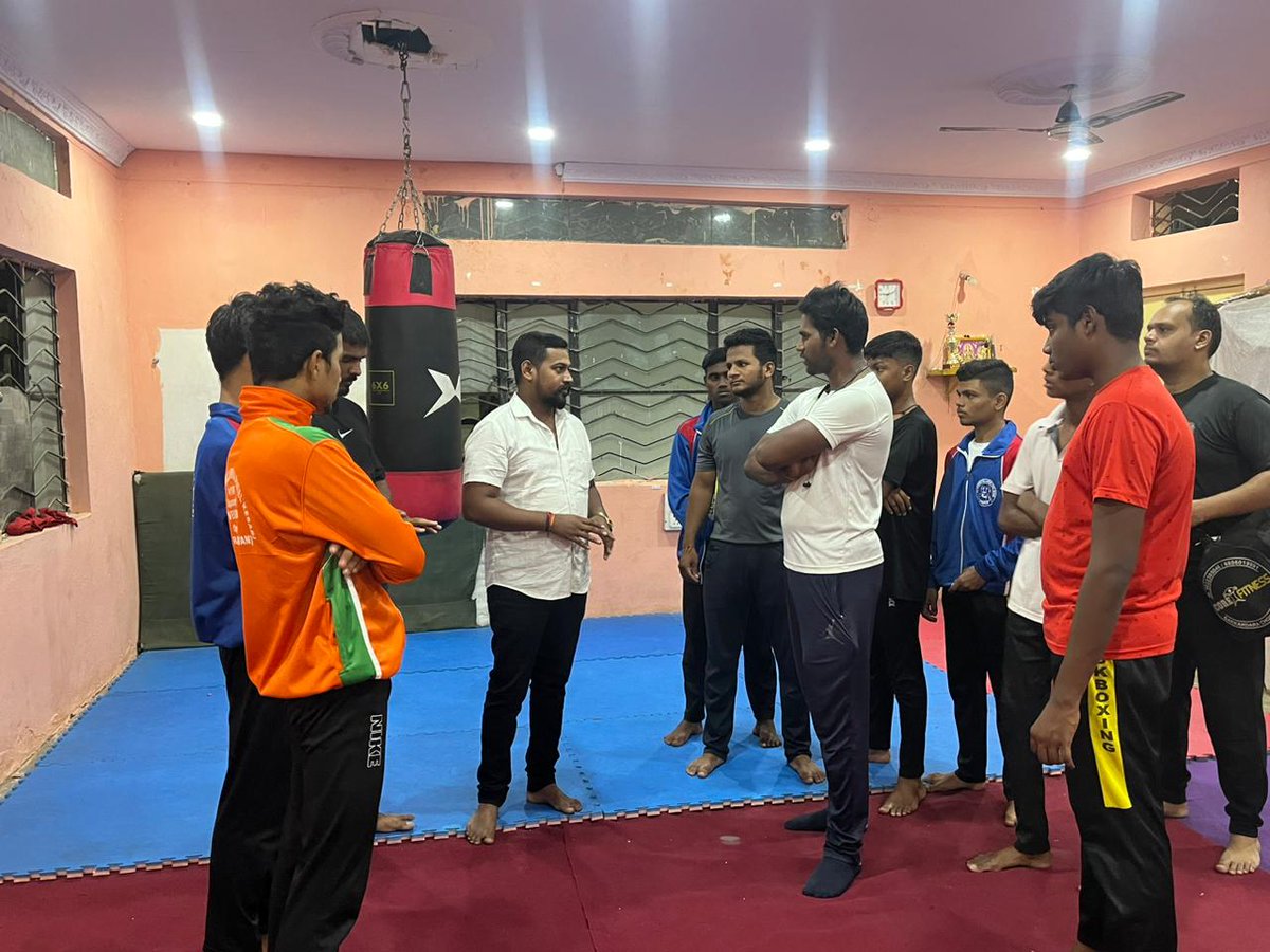 DeepakSinghLo20's tweet photo. inauguration Of Shoorveer Academy at Bharat Community Hall near Telangana talli statue in goshamahal division n met with boxers.

#DeepakSinghlodhBRSYouthleader  
#GoshamahalConstituency https://t.co/VLgVWJxkLT