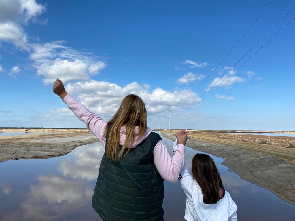 elenasumariva's tweet photo. Felicidades a todas las que creemos, las que creamos, las que trabajamos a diario, no por ser más que nadie, sino por tener igualdad real de oportunidades. Por mi hija, por las nuevas generaciones. El cielo es el límite. https://t.co/RCuSgNiXvn