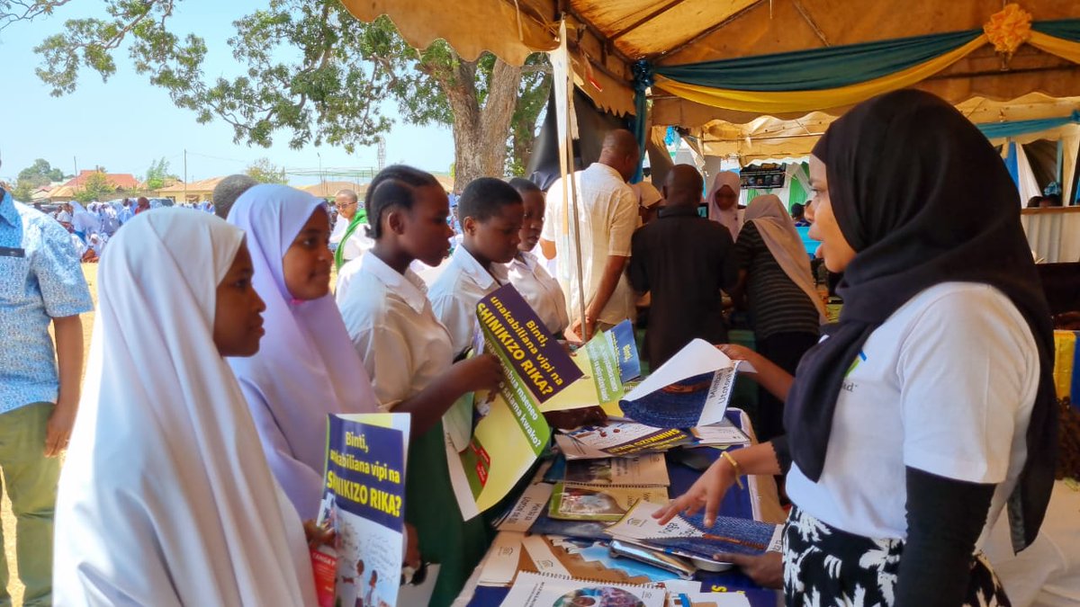 RoomtoRead_TZ's tweet photo. #HappeningNow
We are celebrating #InternationalWomenDay2023 along with the government, girls' education stakeholders, and students in Tanga Region.
Our #GirlsEducationProgram is supporting girls in building skills to negotiate key life decisions.
#SheCreatesChange https://t.co/witqDMYI4w