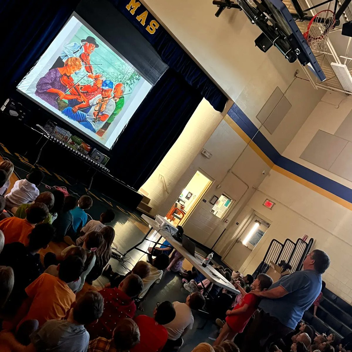MichiganAvenueE's tweet photo. ๐Michigan Avenue had the pleasure of having author Michael Soulders present to students and parents today! He reinforced the writing process, how he gets ideas for his books and how his books are illustrated! Thank you Mr. Shoulders for a fun and engaging day!
#read20 https://t.co/GzM9czEizL