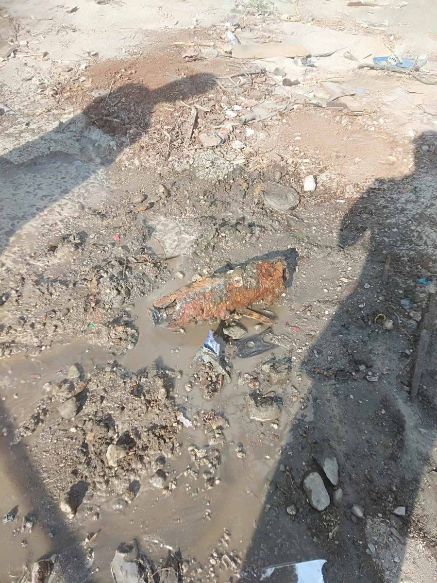 ANCALERTS's tweet photo. LOOK: A vintage bomb or an Unexploded Ordnance (UXO) was found inside a shipyard in Baseco at 3 p.m., Wednesday. (📸: MPD) | via @jeck_batallones https://t.co/DRT66oqNaH