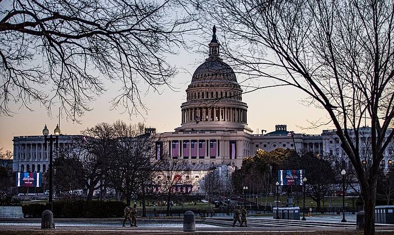 Með aðild Íslands að EES-samningnum hefur regluverk frá Evrópusambandinu, sem tekið hefur verið upp í gegnum samninginn, skapað viðskiptahindranir gagnvart nánustu viðskiptalöndum landsins utan Evrópskra efnahagssvæðisins. fullveldi.is/?p=24697