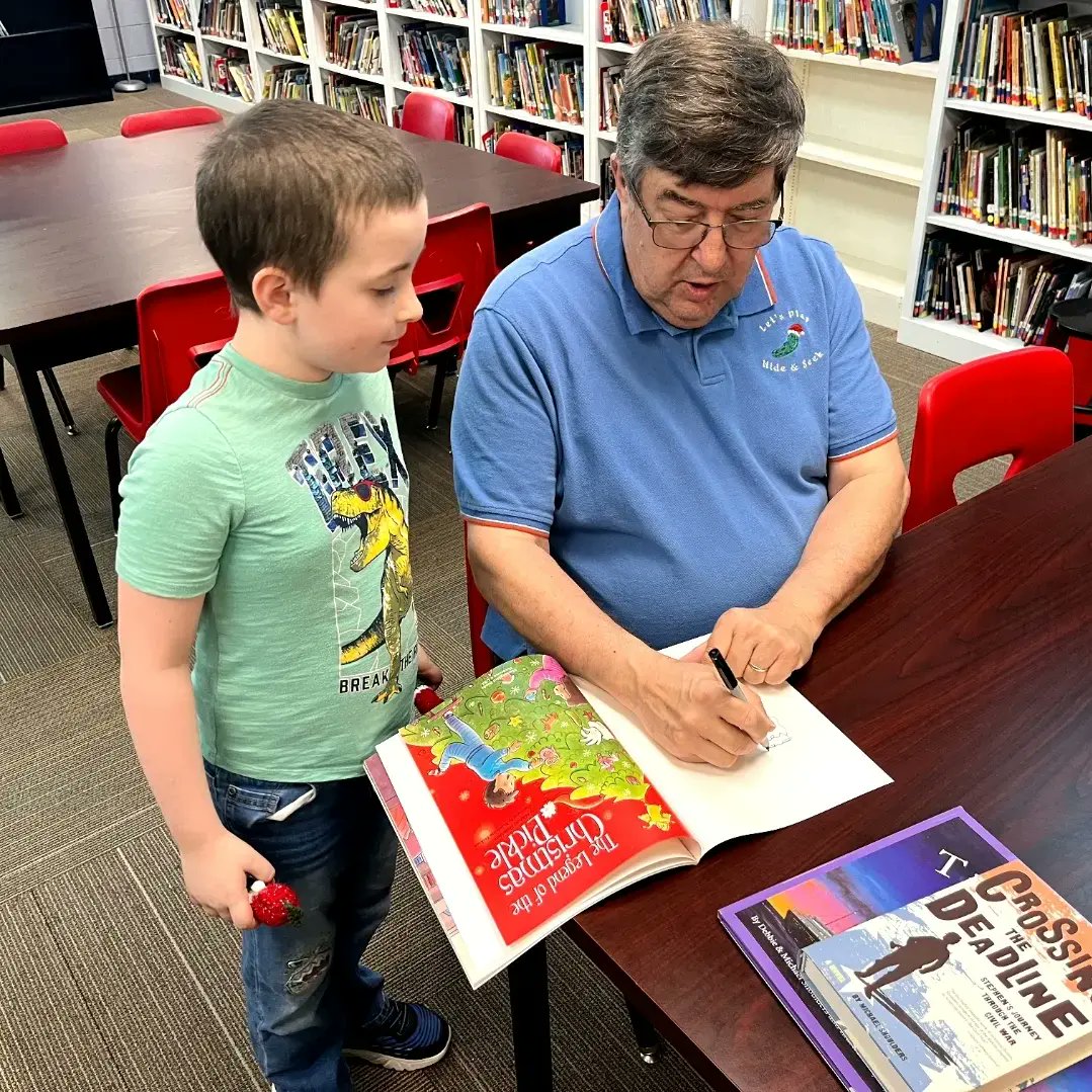 MichiganAvenueE's tweet photo. ๐Michigan Avenue had the pleasure of having author Michael Soulders present to students and parents today! He reinforced the writing process, how he gets ideas for his books and how his books are illustrated! Thank you Mr. Shoulders for a fun and engaging day!
#read20 https://t.co/GzM9czEizL