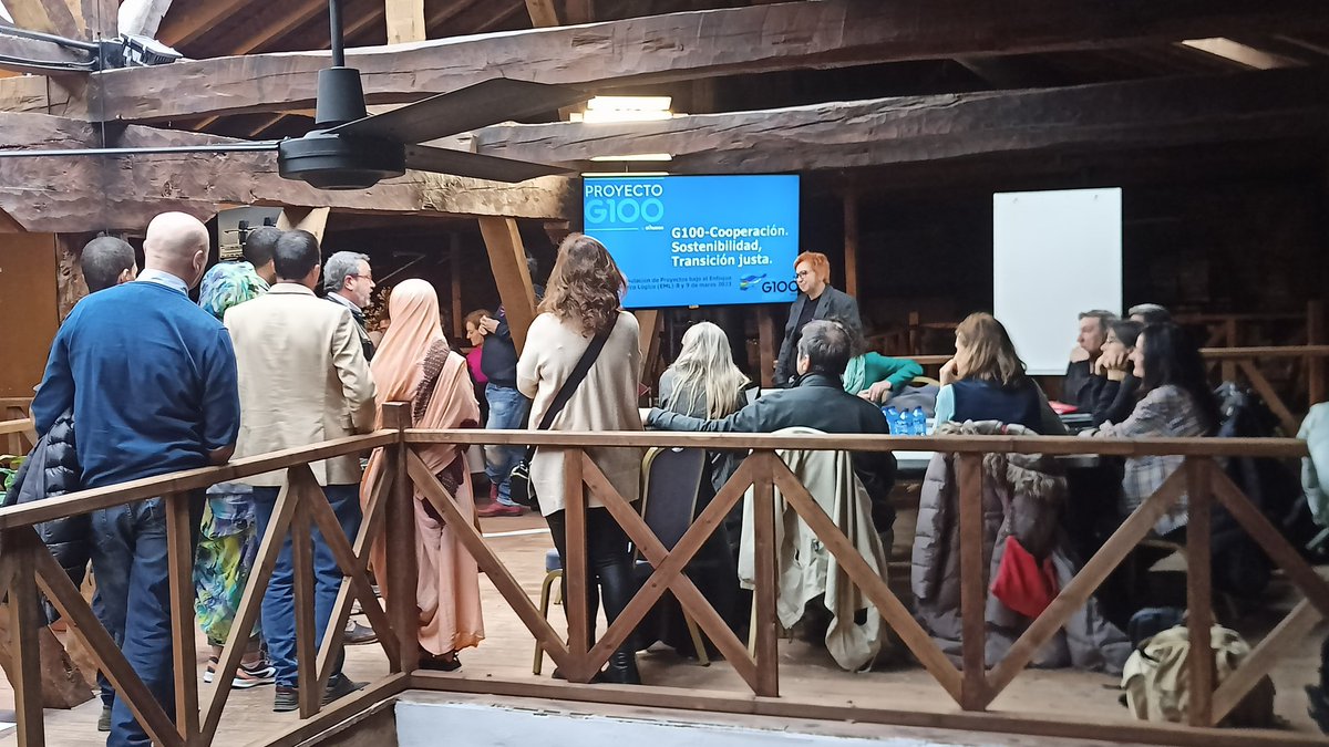 coworking_soria's tweet photo. Tercera jornada del #G100 !!
🟢 Sostenibilidad, energía y cambio climático
🟠 Economía digital
🟤 Población Saharaui
Bajo estás líneas trabajan los nuevos grupos. 👥🧠
#WorkinProgress #Cocreates #innovation #ruralmind https://t.co/83YoiC4G8m