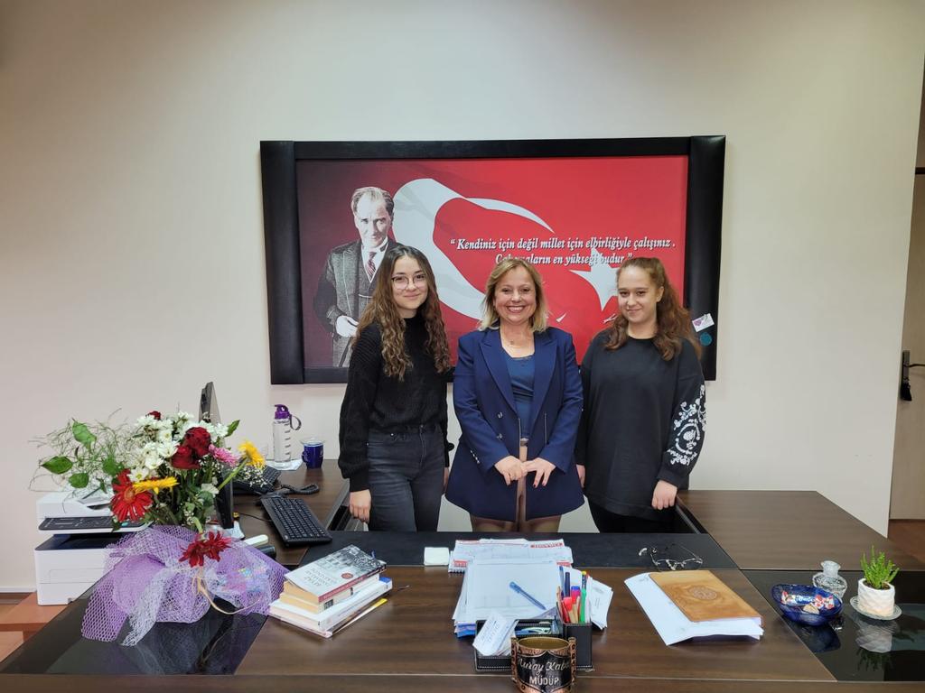 8 Mart Dünya Kadınlar Gününe ihtiyaç olmayacak bir dünya diliyorum.