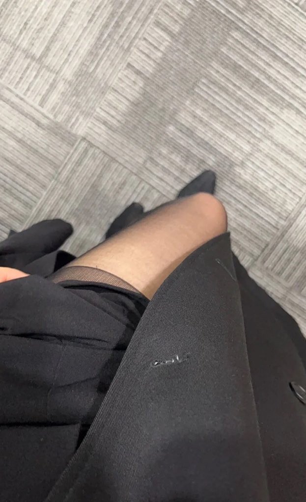 XIAOxiaoAY's tweet photo. 我说我不是故意的，你们信不信🤔

#黑丝 #撕袜 #魅力四射 #和平 #南开 #东丽 #天津同城 https://t.co/yeSFkYRKz2