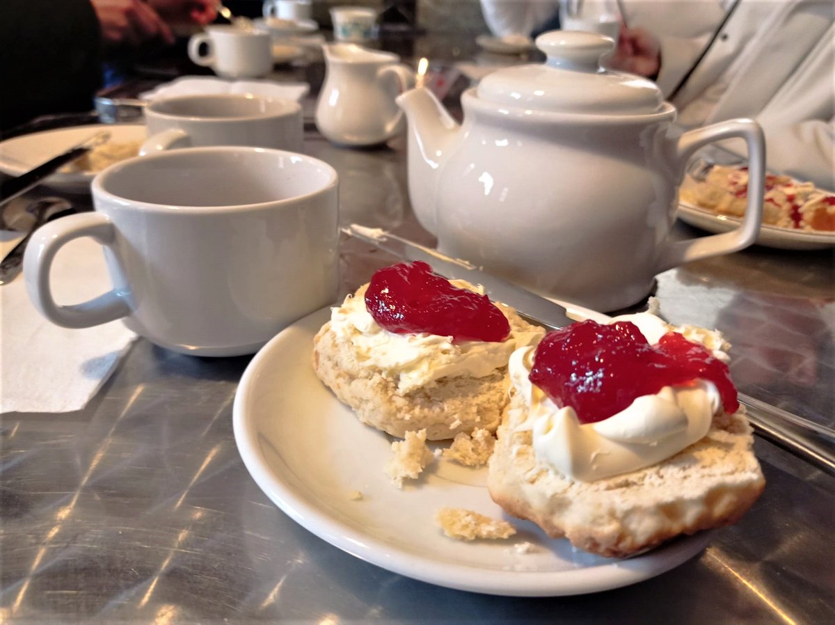ELCBrighton's tweet photo. Cream tea at ELC 😋🍵🍓 Our lovely students gathered to have a traditional cream tea afternoon together, and no scone was left uneaten! #elcbrighton #elcgroup #creamtea #socialprogramme #studyabroad #brighton https://t.co/sDjNE33xAJ