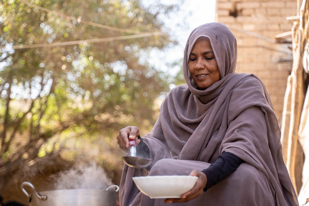 UNICEFSudan's tweet photo. Sabna is a lactating mother. To breastfeed, she needs a balanced diet.
As part of #MCCTplus, Sabna received cash, which she used to buy nutritious food & seeds to grow vegetables in her garden.
On #WomensDay, let's make sure all women and girls can meet their nutrient needs! https://t.co/1GpHndgDj6