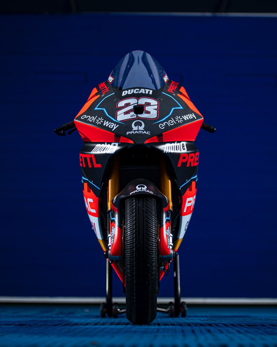 PramacMotoE's tweet photo. Good luck 🍀 to these 2!!!!
We are happy to introduce you our MotoE Team and our BIKE💜
Isn’t she beautiful?
🤟🏻 https://t.co/tK7YLb52aG
