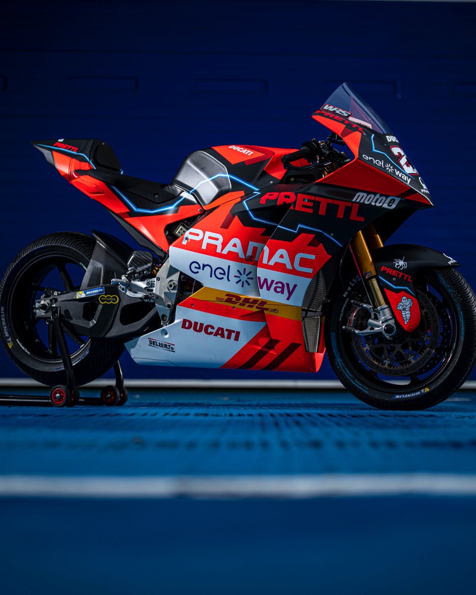 Good luck 🍀 to these 2!!!!
We are happy to introduce you our MotoE Team and our BIKE💜
Isn’t she beautiful?
🤟🏻