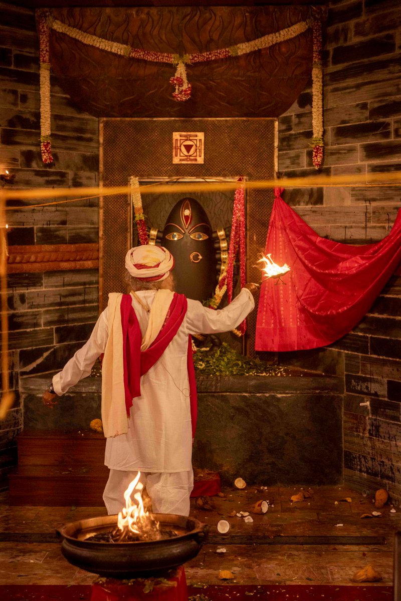 SadhguruJV's tweet image. Dominance of masculine means conquest, the Feminine dominates by Embrace. The birth of Devi in #Nepal, a wonderful outpouring of Love &amp;amp; Devotion, is a tribute to the richness of this Culture that has kept the worship of the Feminine vibrantly alive. -Sg #CelebrateFeminine