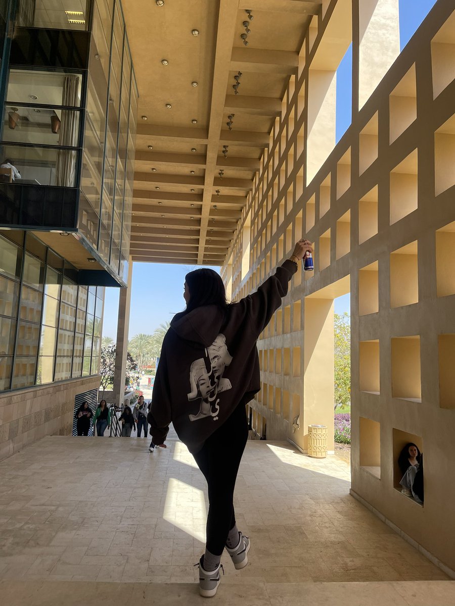 Mernaatefff's tweet image. This is my personal favorite spot on campus! You could always find me at boxes. 
#JRMC2202 #JRLweb