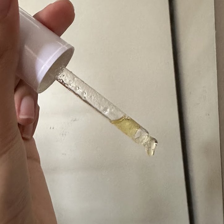 skinsofun's tweet photo. Face oil ga cuman untuk wajah kering, tapi wajah oily berjerawat tuh jg butuh.

Sering nemu face oil yg greasy dan berat dikulit oily. Sekali nya yg ringan, tapi mahal.. aku mau rekomendasiin face oil ringan, dan emang untuk kulit berjerawat🥹🫶🏽 https://t.co/KfJ1M7ZuO3