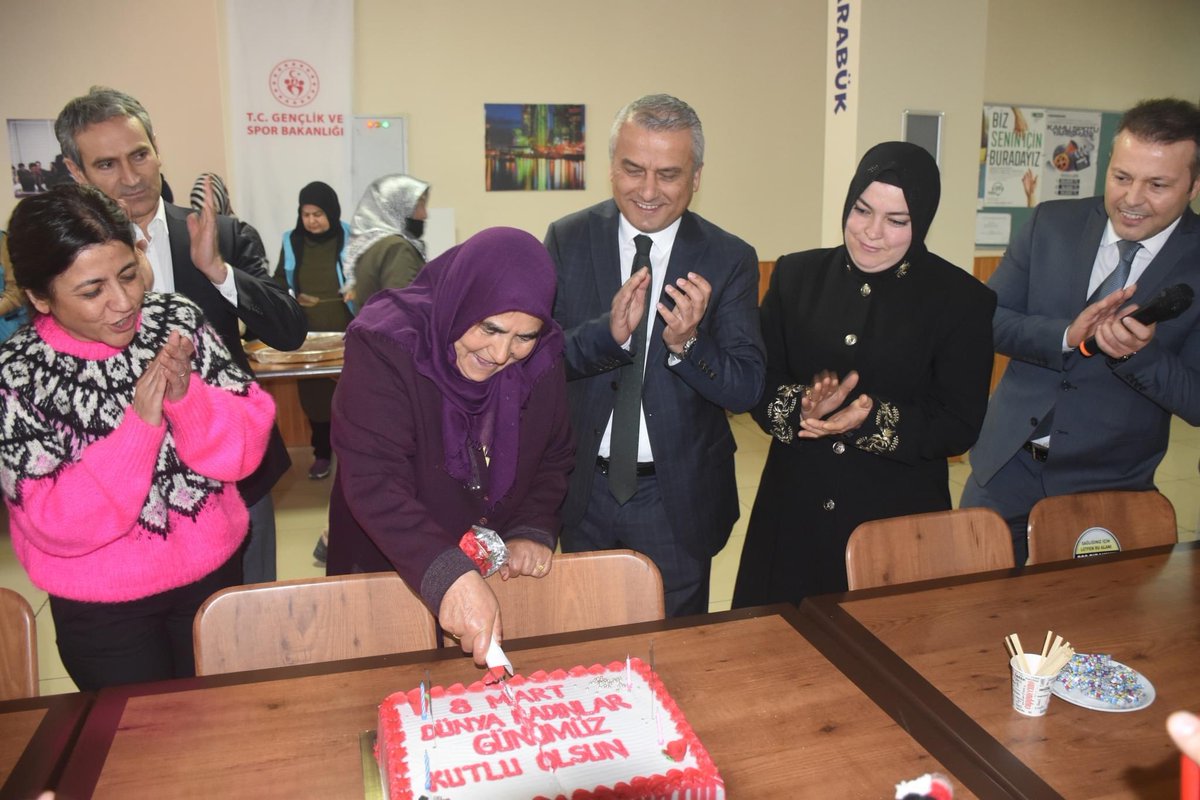 KarabukKYGM's tweet photo. YURDUMUZ YUVANIZDIR diyerek , çalışma arkadaşlarımızın destekleri ile Depremden etkilenerek ilimizde misafir ettiğimiz kadınlarımızın 8 Mart Dünya Kadınlar Günlerini kutladık. https://t.co/4cJM8J1cjK