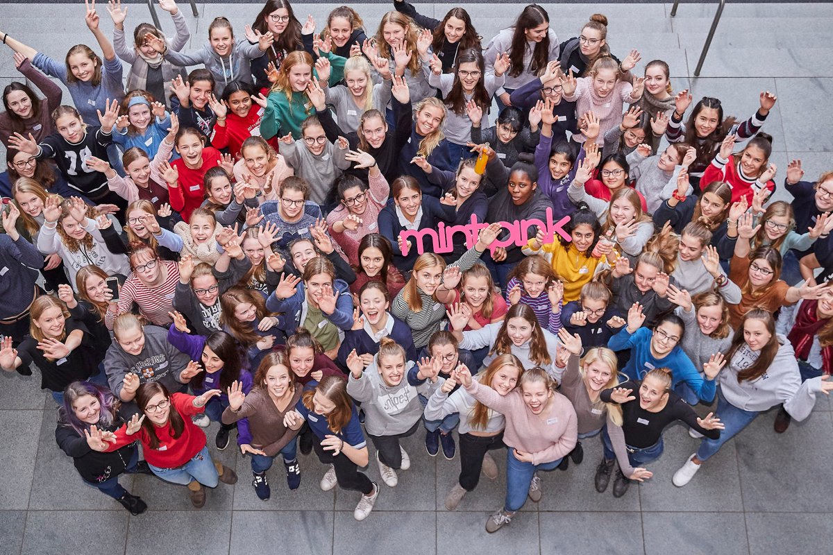 InitiativeNAT's tweet photo. 10 Jahre #mintpink - ein Jahrzehnt nachhaltige #MINT-Mädchenförderung für Hamburg! https://t.co/VTdoiBnLQh 
#empowerMINT #WomensDay #WomenInTech #WomenInScience 

@KoerberEdu @UHHMIN @TUHamburg @HAW_Hamburg @HCUHamburg @HSUHamburg @desy @hh_bsb @HH_BWI @hh_bwfgb @fegebanks https://t.co/IQ2yPewVev
