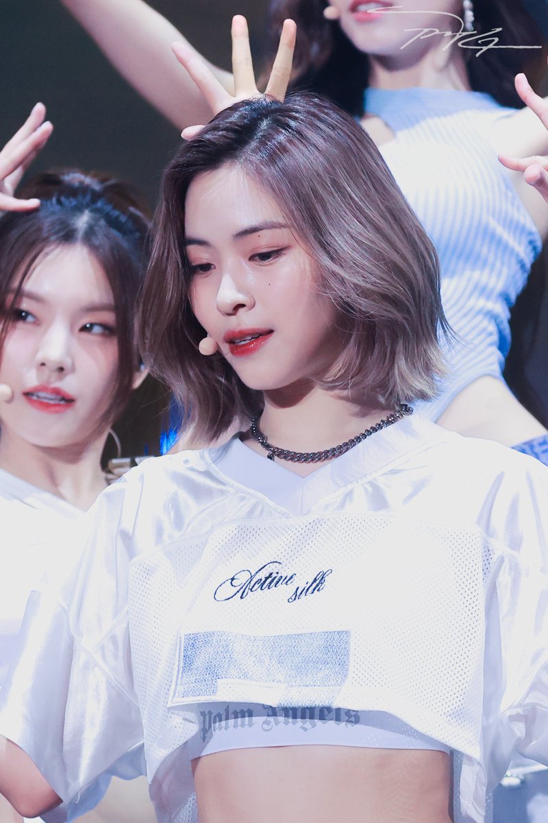 pjg920's tweet photo. 230304 우리은행 원더스테이지
#ITZY #있지 #RYUJIN #류진 https://t.co/k16udq96Jz