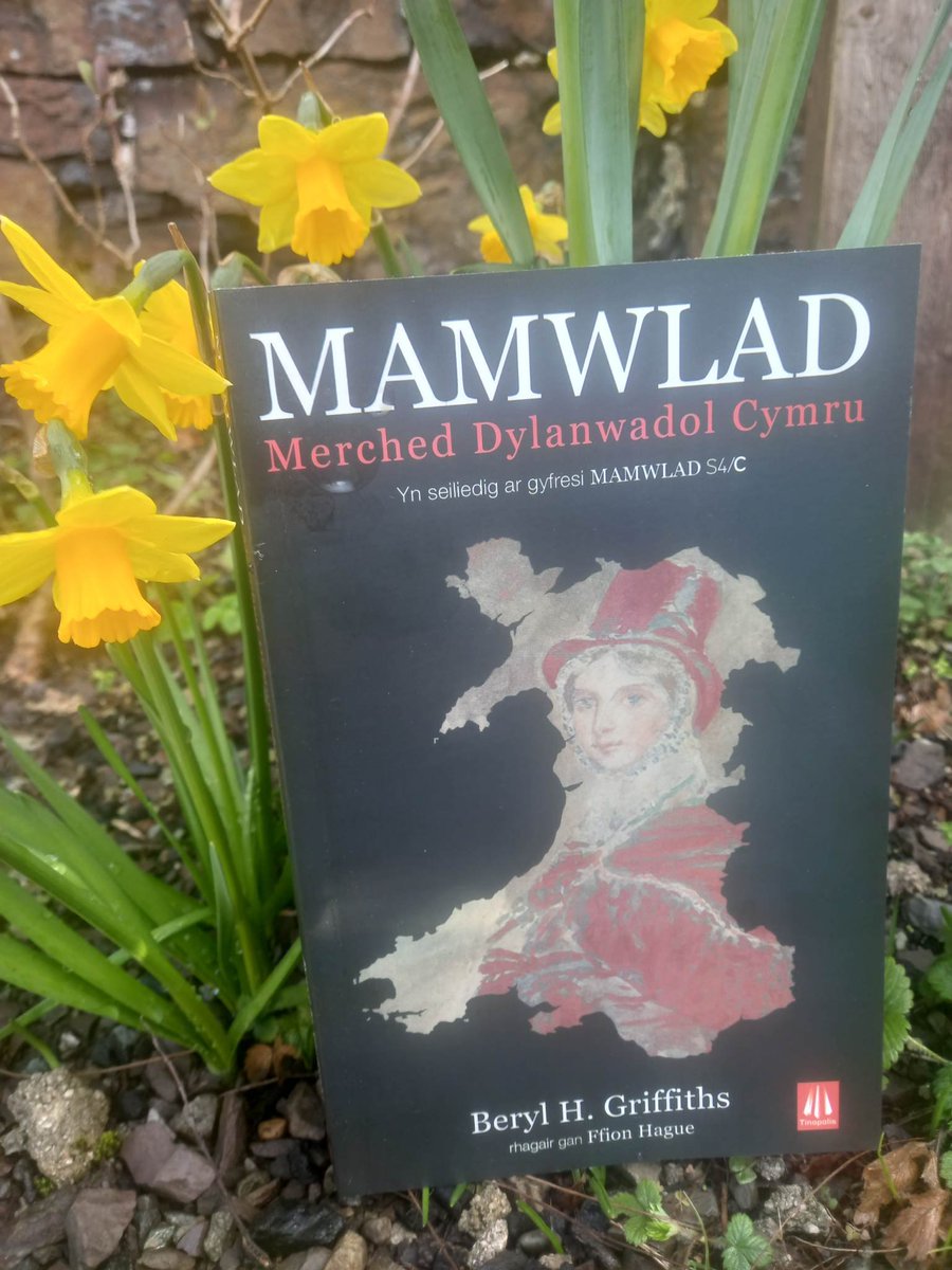 Diwrnod Rhyngwladol y Merched! Mae hanes llu o feched blaengar Cymru yn y gyfrol Mamwlad, yn seiliedig ar y gyfres boblogaidd ar S4C. Ar gael yn eich siop lyfrau lleol neu ar ein gwefan! #DiwrnodRhyngwladolyMerched #DiwrnodRhyngwladolyMenywod #GwasgCarregGwalch #IWD23