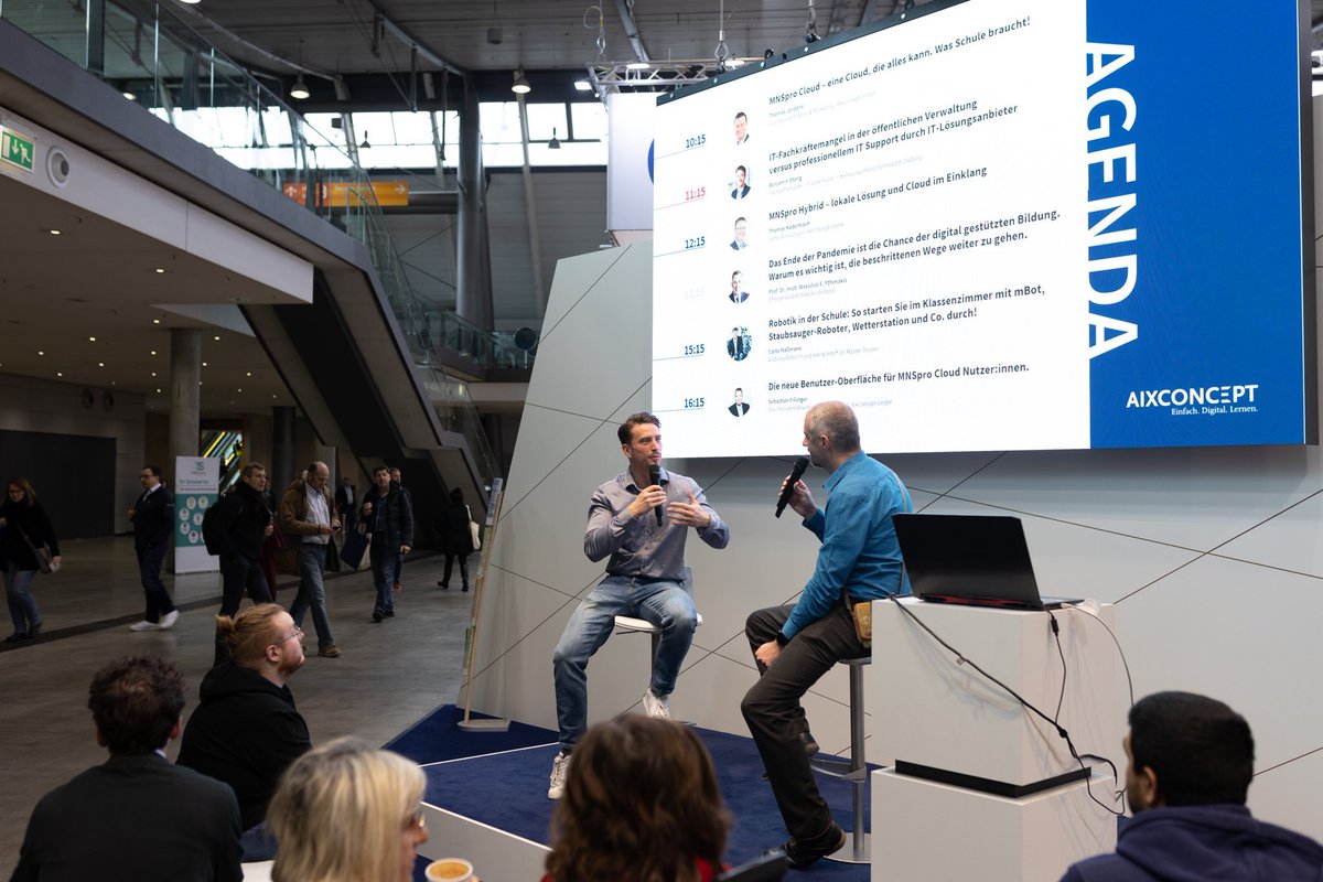 aixconcept's tweet photo. Einblicke in den #digitalenAlltag: Benjamin Stang, IT Verantwortlicher aus dem Landkreis #Darmstadt-Dieburg erzählt auf der #didacta2023 in Stuttgart, wie #MNSproCloud ihm als #Schulträger die Arbeit erleichtert. https://t.co/gA5n9bLg3S