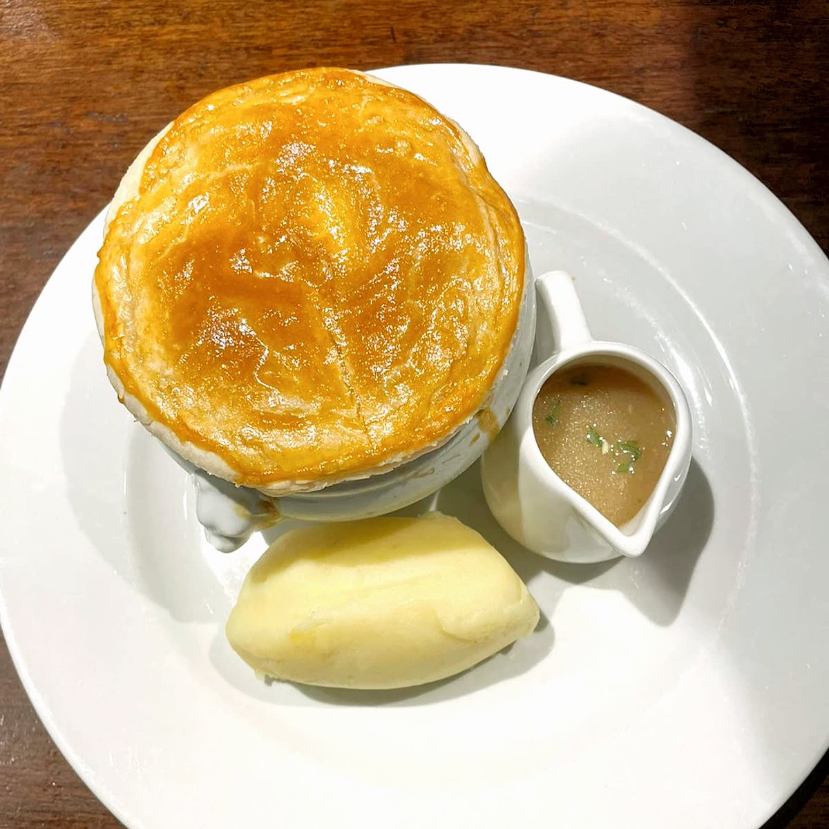 MagpieSunbury's tweet photo. 🔥🔥🔥Chicken and Leek Pot Pie with creamy mash &amp; liquor is a perfect way to warm up by ! 🤤🔥

Staring from today you can find this and many more delicious dishes in our new spring menu !
* Cold weather shall be gone soon ;)
See you by our fireplace tonight for wings and trivia! https://t.co/XbhZQsbG99